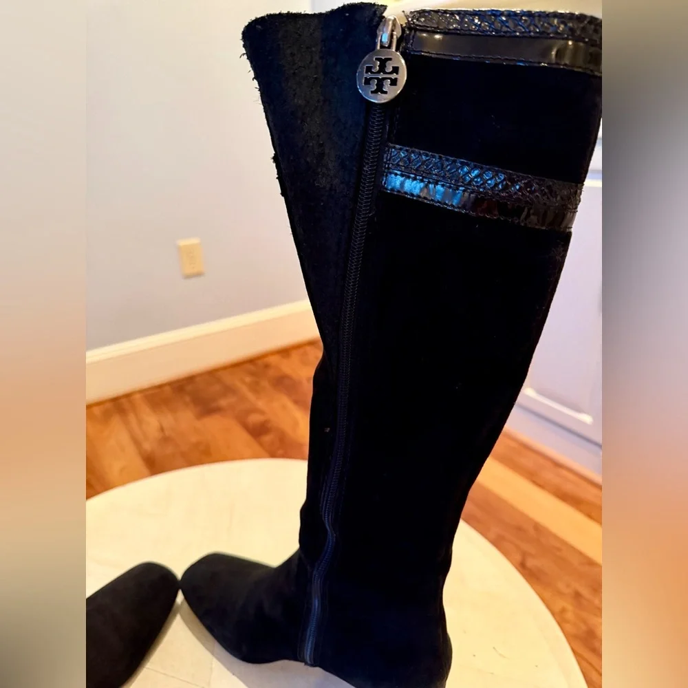Tory Burch Sabina Suede Logo Boots Size 9 🖤🖤🖤 - Picture 4 of 9